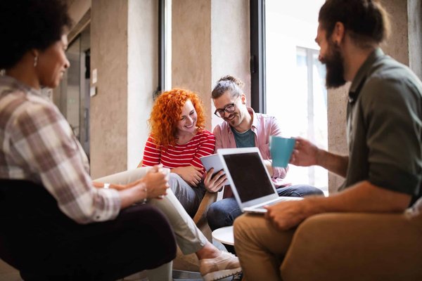 Comment créer un espace de travail communautaire pour les artistes locaux ?